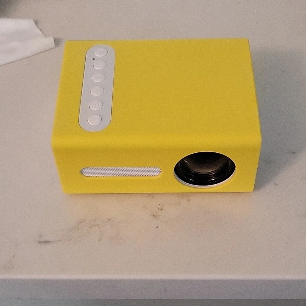 LED Source Mini Projector - Picture 5 of 5